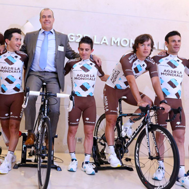 Carlos Betancur en la presentación del AG2R, en Paris