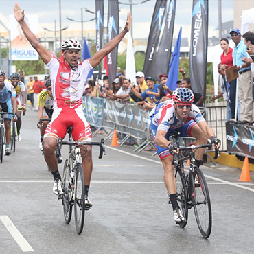 El dominicano Taveras ganó la séptima etapa. Oyola quedó a un día de coronarse campeón