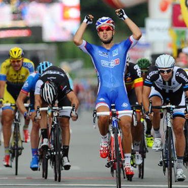 Nacer Bouhanni ganó la etapa y es el lider del Circuito de La Sarthe