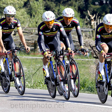 Team Colombia perdió 53 segundos en CRE en Giro del Trentino
