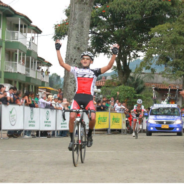 Didier Sastoque vencedor de la tercera etapa de la Vuelta a Antioquia