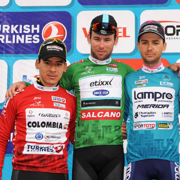 Juan Pablo Valencia, en el podio de los grandes del Tour de Turquía
