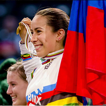 La sensacional bicicrosista paisa se colgó su segunda medalla de oro consecutiva de la temporada (Foto: Tim Buitenhuis)