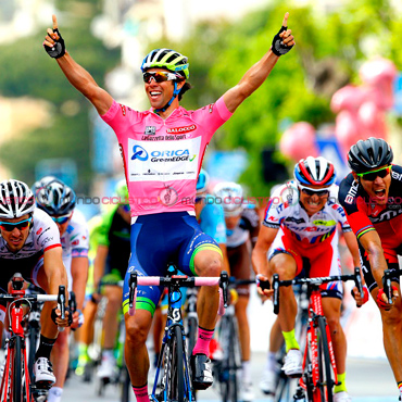 El líder Michael matthews se llevó la tercera etapa del Giro