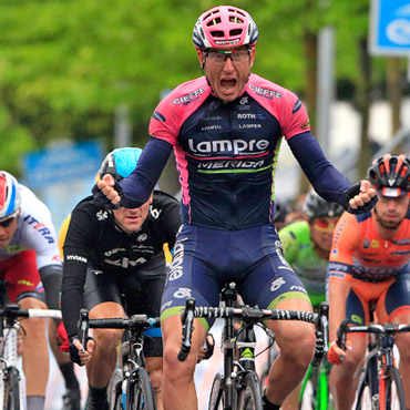Sacha Modolo vencedor de la etapa de este viernes en el Giro de Italia