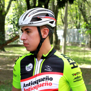 Alexis Camacho se recupera de caída en Vuelta a Antioquia