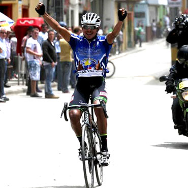 Jader Betancur se afianza en liderato de Clásica de Girardot 2015