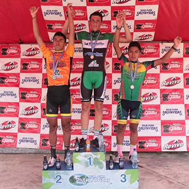 Santiago Calle encabezó el 1-2 de Colombia en la apertura de la Vuelta del Porvenir a Guatemala