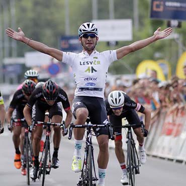 Gaviria ganó la 2da etapa y se puso líder del Tour de República Checa