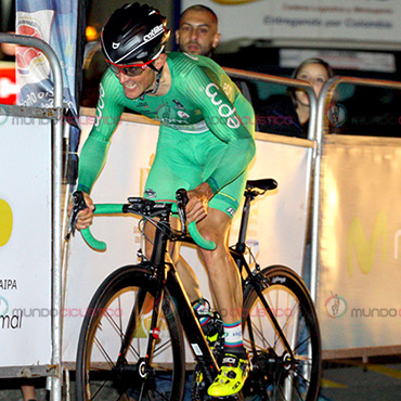 El triple campeón de la Vuelta a Colombia, Oscar Sevilla, ganó la cronoescalada a Palmas en su Wilier Trestina