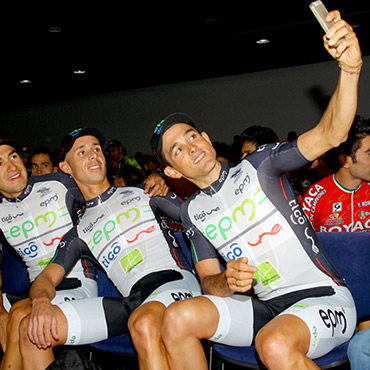 La Vuelta a Colombia inició este sábado de manera oficial con la Presentación de Equipos