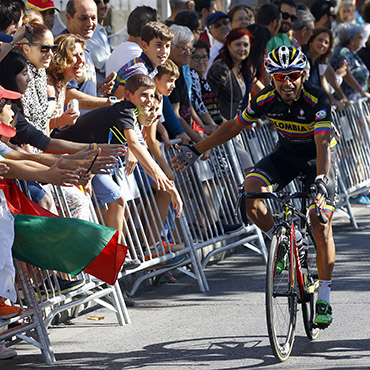 Miguel Rubiano es saludado por los colombianos en Madrid