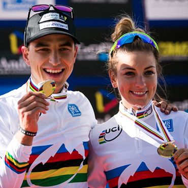 Pauline Ferrand-Prevot y Nino Schurter se llevaron la camisetas arcoíris en la élite XCO