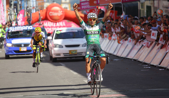 Álvaro Duarte, con equipo de Néctar en Vuelta a Guatemala