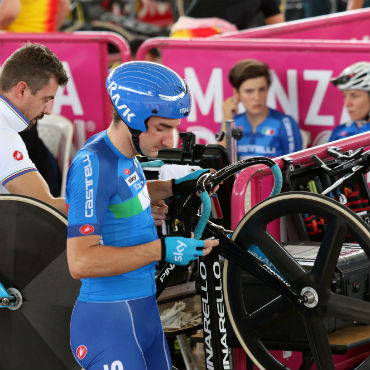 Elia Viviani, una de las estrellas de la Copa Mundo de Pista 2015