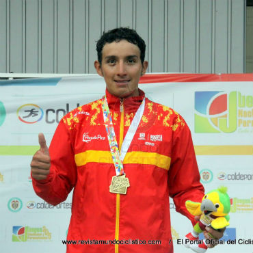 Brayan Ramirez satisfecho con la medalla de Oro en la Ruta de los Juegos Nacionales