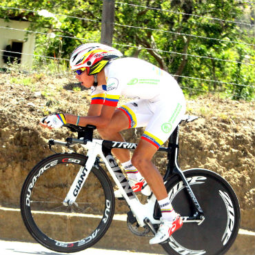 Julián Cardona, ganó CRI y es nuevo líder de Vuelta del Porvenir