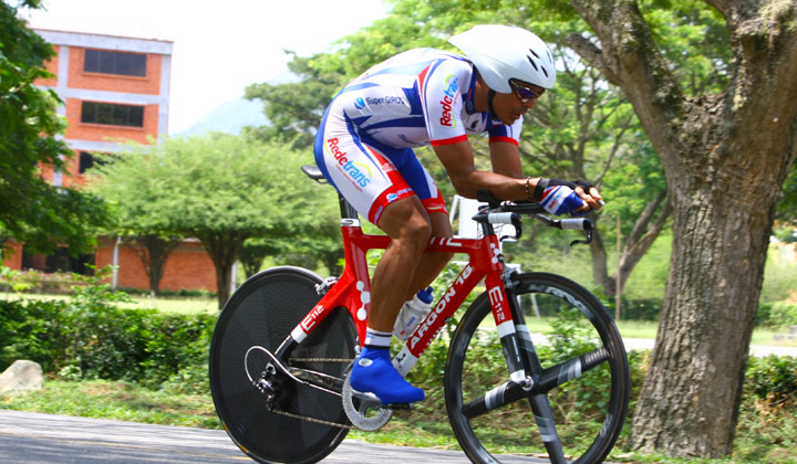 Víctor Hugo Peña, se alista para Ironman de Panamá 2016