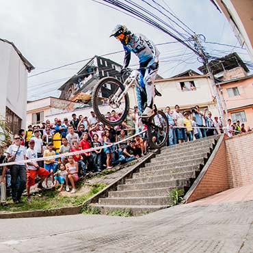 El Downhill Urbano de la Feria de Manizales 2016 tendrá lugar este viernes 8 de Enero (Foto©chiguiroextremo.com)