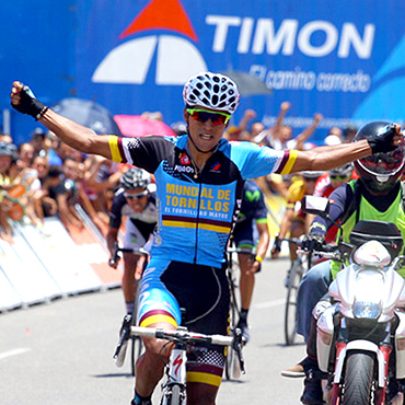 Alejandro Serna le dio al equipo una brillante victoria en la etapa de La Línea de la Vuelta a Colombia 2015