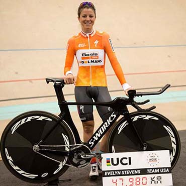 Evelyn Stevens impuso un nuevo Récord de la Hora UCI femenino (Foto©SpecializedUSA)