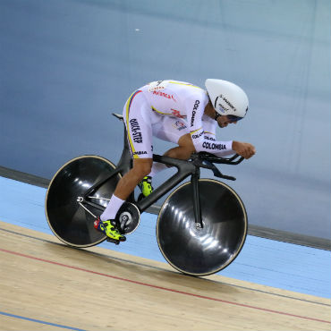 Fernando Gaviria, en el primer lugar del Ömnium junto con Elia Viviani