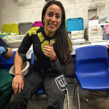La multiple campeona mundial dio un parte de tranquilidad tras una fuerte caída en Manchester