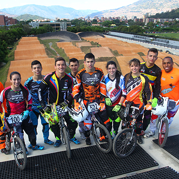 La campeona olímpica, Mariana Pajón, encabeza la Selección Colombia de BMX que defenderá la casa en el Mundial de Medellín 2016 (Foto©FCC)