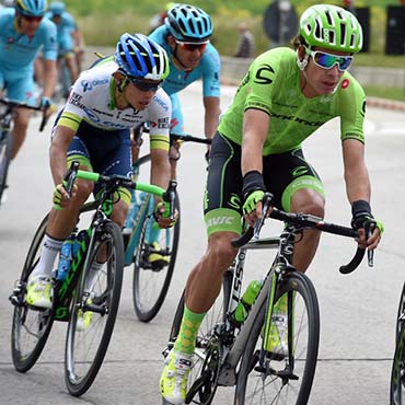 Rigoberto Urán y Esteban Chaves buscaran este domingo seguir en la lucha por la maglia rosa