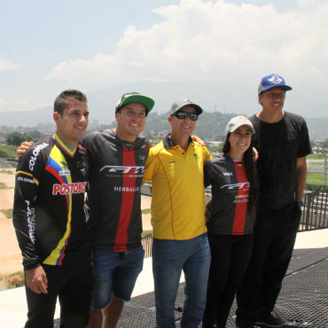 Mariana Pajón y Selección Colombia de BMX