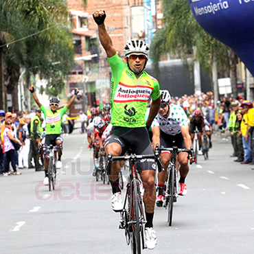 Jairo Salas vencedor de la etapa en Vuelta Marco Fidel Suárez