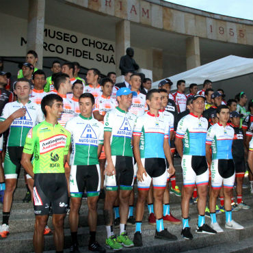 Presentación Equipos Vuelta Marco Fidel Suárez