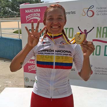 Tatiana Dueñas terminó las justas nacionales juveniles con cuatro medallas de oro, una en la ruta y tres en la pista