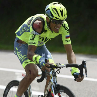 Alberto Contador, volvió a caerse hoy en el cumplimiento de la segunda etapa