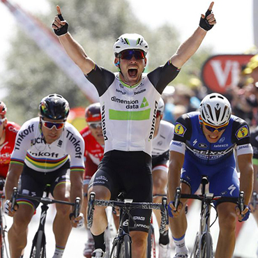 Cavendish se quedó con la etapa y la primera camiseta de líder en Utah Beach