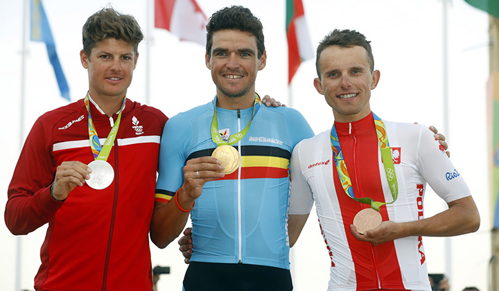 El podio con Van Avermaet oro, Fuglsang plata y Majka bronce