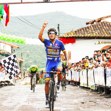 Robinson Chalapud ganador de segunda etapa de Vuelta a Santander