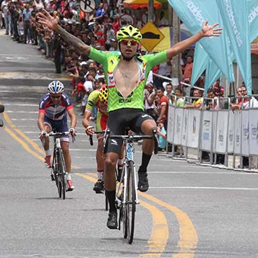 Gaviria fue el vencedor en un día muy triste para la Vuelta de la Juventud y el Ciclismo de Colombia