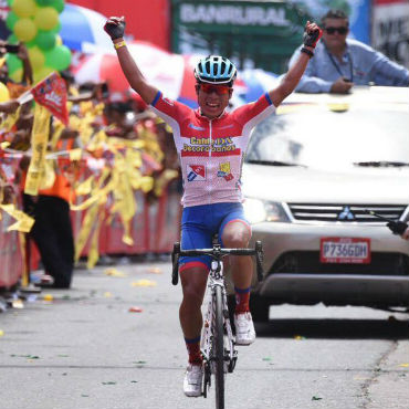 Alfredo Ajpacaja ganador de segunda etapa de Vuelta a Guatemala