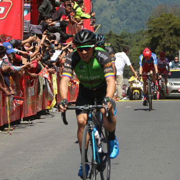 Byron Guamá de Ecuador ganador de séptima etapa de Vuelta a Guatemala