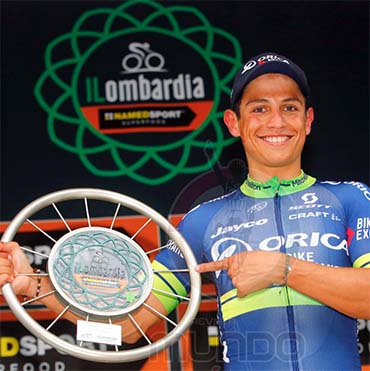 Esteban Chaves le sumó este sábado a su ya abultadas vitrinas el trofeo d