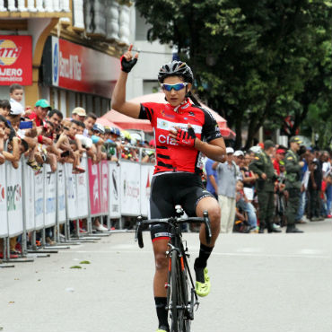 Mónica Calderón ganadora de última etapa del Tour Femenino
