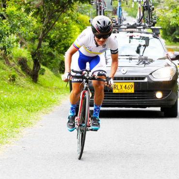 Ana Cristina Sababria voló en la CRI de la Vuelta a Colombia Femenina