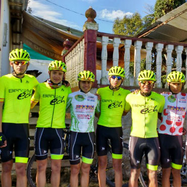 Benros-Esteban Chaves, en su presentación de equipos en la Vuelta del Futuro