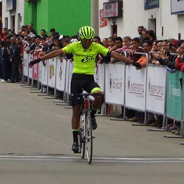 Méndez ganó la cuarta etapa de la Vuelta Nacional del Futuro