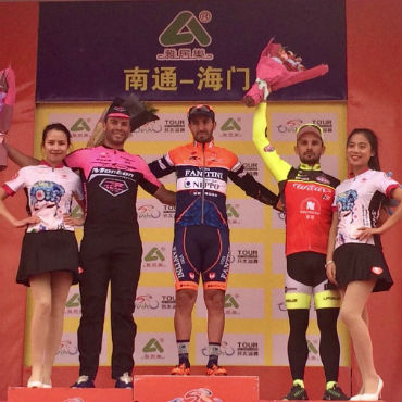 Eduard Grosu (Centro) ganador de quinta etapa de Tour de Taihu de la China