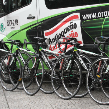Liga de Ciclismo de Antioquia e Indeportes Antioquia Piensa en Grande, entregaron 60 bicicletas en Medellín