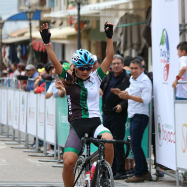 Lina Hernández ganadora de primera etapa de Vuelta del Futuro