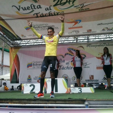John Nava sigue líder de Vuelta al Táchira