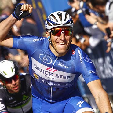 Kittel ganó la última etapa en Dubai y se llevó la camiseta de campeón